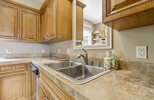 Santa Ana Apartment | Fireplace & Terrace North Tustin