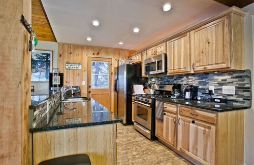 Blue Jay Cabin | Fireside Lodge - Walk to Village