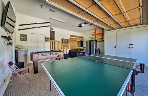 Castle Glen Estates House | First Class, High Quality Luxury Retreat w/Hot Tub, Sauna & Game room