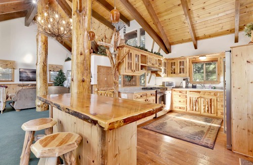 Boulder Bay Cabin | Fisherman's Paradise Lakefront - Hot Tub- Games