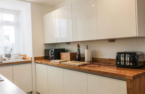 Newquay City Centre House | FISTRAL BREEZE, pet friendly, country holiday cottage in Newquay
