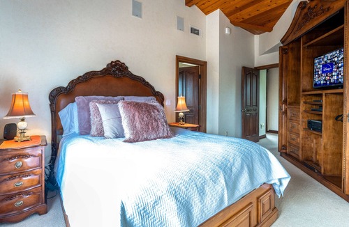 Leucadia House | Five Bedroom, Ultra Luxury Home, 4 Blocks to Beach, Two Large Master Suites