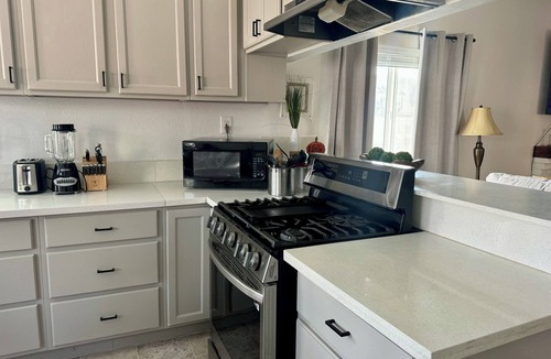 Southridge Village House | Fontana Cottage Home 3 bedroom