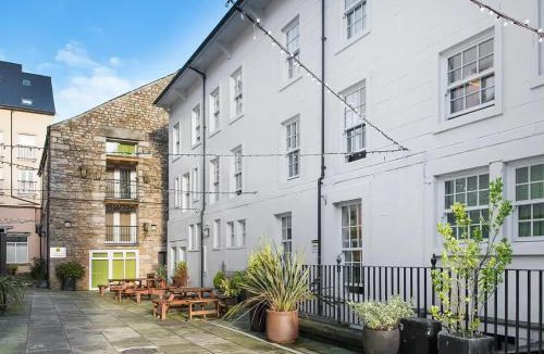 Lancaster Apartment | For Student Only - Cable Street 10 Min Walk to Lancaster Station