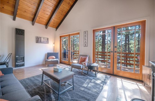 Fawnskin House | Forest Escape - Situated on the quiet side of the lake, nicely decorated contemporary cabin!