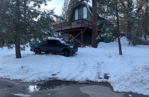 Fawnskin Cabin | Forest getaway in Fawnskin, the quiet side of Big Bear