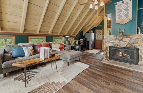 Upper Moonridge House | Forest Glen