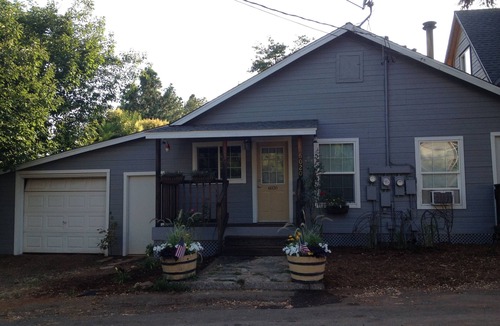 Foresthill House | Foresthill Getaway is located in town and close to many wedding sites.