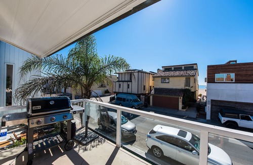 Santa Ana Heights Condo | Four Bedroom Condo One Street From The Sand with AC!