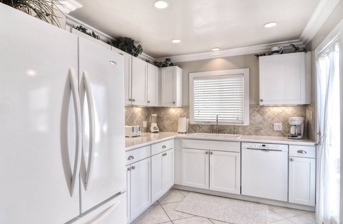 San Clemente House | Four condos in the same building, just one block from beach & pier