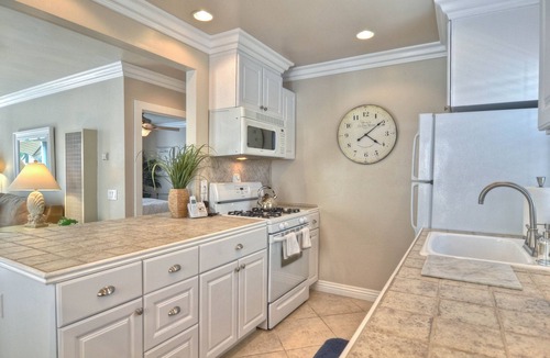 San Clemente House | Four condos in the same building, just one block from beach & pier