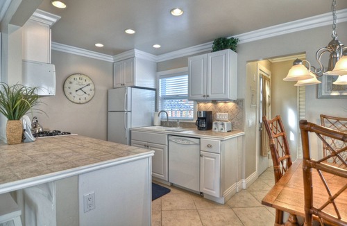 San Clemente House | Four condos in the same building, just one block from beach & pier