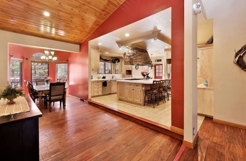 Evergreen Estates Cabin | Four Happy Bears Estate- Hot Tub- Games- Ski Resort Location