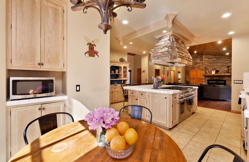 Evergreen Estates Cabin | Four Happy Bears Estate- Hot Tub- Games- Ski Resort Location