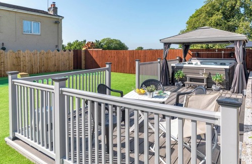 Carlisle House | Four Oaks House – Family-Friendly Stay with Hot Tub & Games Room, Sleeps 16