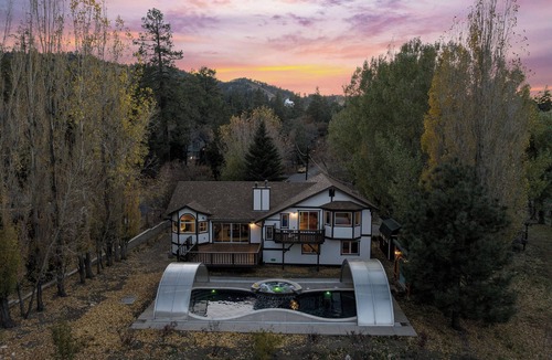 Upper Moonridge Cabin | Four Season Escape – Cozy Big Bear Cabin with Pool, Jacuzzi & Sauna