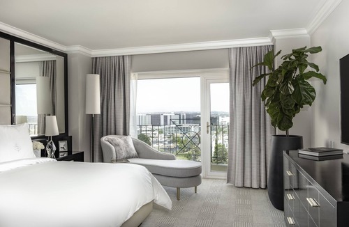 Beverly Grove Hotel | Four Seasons Los Angeles at Beverly Hills
