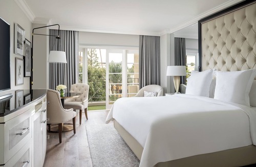 Beverly Grove Hotel | Four Seasons Los Angeles at Beverly Hills