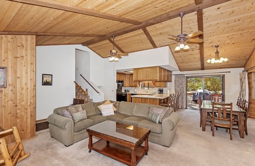 Fox Farm Cabin | Fox Canyon by Destination Big Bear : Hot Tub! BBQ! Air Hockey! Internet! Deck! Great Neighborhood! Fireplace!