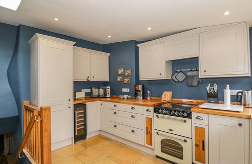 Castle Combe Cottage | FOX DEN COTTAGE, family friendly, with open fire in Castle Combe