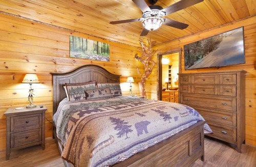 Big Bear House | Fox Lodge Big Bear-Indoor Pool-Hot Tub-Games-Luxury Retreat