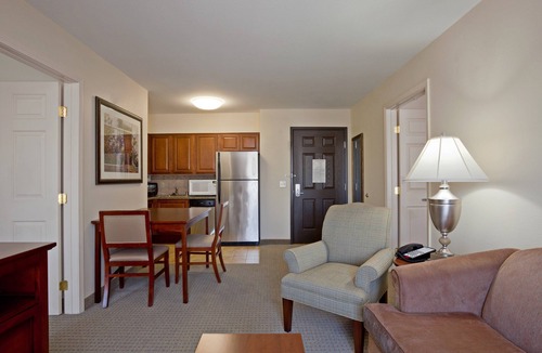 Palmdale Apartment | Free Breakfast. Outdoor Pool & Hot Tub. Near Edwards Air Force Base!