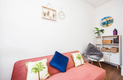Harrow Road Apartment | Free Cleaning Spacious 2 Bed flat near NottingHill