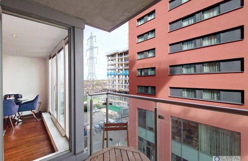 Newham Apartment | Free Parking: Two Bed Apartment London Docklands
