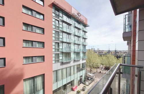 Newham Apartment | Free Parking: Two Bed Apartment London Docklands