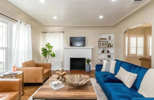 Roosevelt House | Fresno House | Free Disney+ | 2 miles to Airport