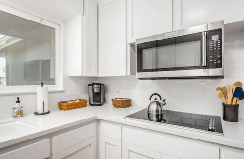 Raisin House | Fresno House, Sleep No. Beds, BBQ, Fire Pit, 4 Bed: 2 Bath