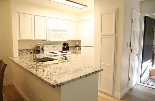 Downtown Condo | Fresno's Melrose Place - Close to CRMC Fresno