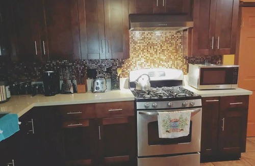 Compton House | Friendly Entire House W/ Big Backyard @Compton
