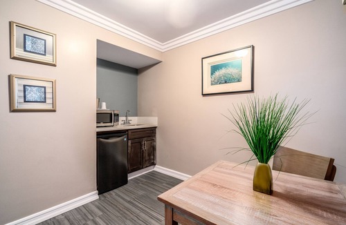 East Whittier Hotel | Friendly Hills Inn