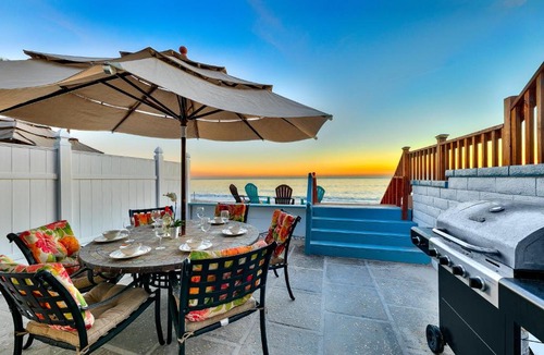 Capistrano Beach House | Front Relaxation