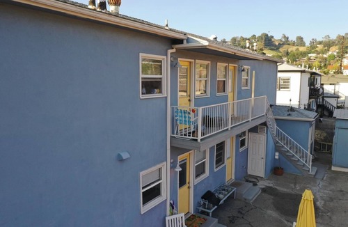 Los Angeles Apartment | Full bedroom Apartment in Trendy Highland Park.