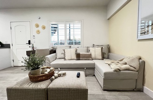 Santa Ana Apartment | ♥Full Kitchen♥10min→Airport♥Smart TV♥10min→Disney