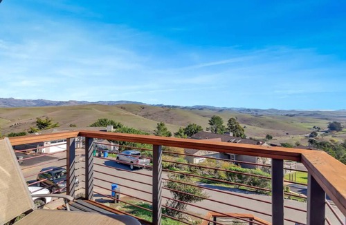 Lodge Hill House | Fully Renovated with Views of the Mountains and Spa!