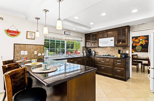 Placentia House | Fun-Filled Family Vacay Home! 15 min to Disney!