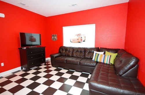 Anaheim Colony Historic District House | Funtierland + Mickey's Beach House + Close to Disney + Shared pool and Splash Pa