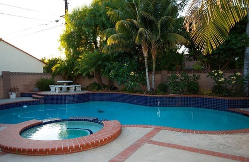 Hermosa Village House | Funtierland + Minnie's House + Walk to Disneyland + Pool + Pet Friendly