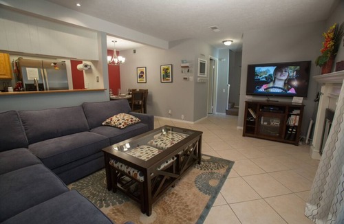 Hermosa Village Condo | Funtierland + Radiator Springs + Walk to Disneyland +Pool