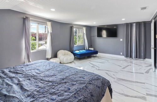 Anaheim Colony Historic District House | Furnished and Private Master Bedroom —Marble Home 5 min from Disneyland!