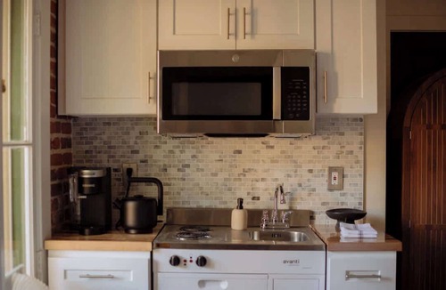 Hollywood Apartment | Furnished Bachelor in Hollywood