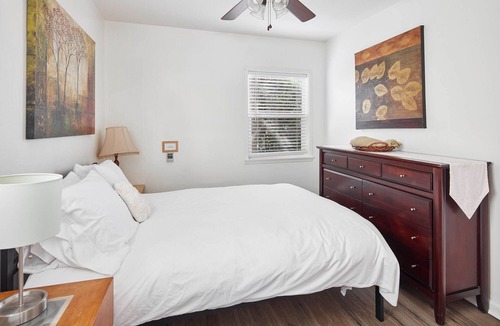 El Segundo House | Furnished beach guest house for monthly rentals. 5 min walk to the sandy beach.