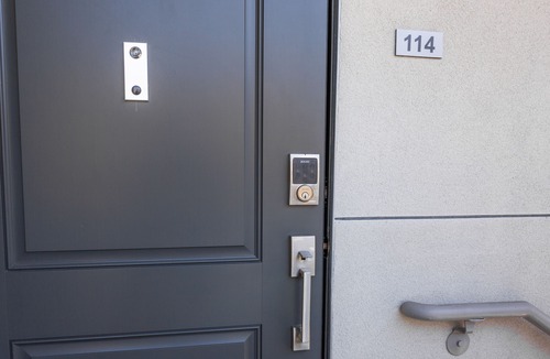 Wilshire House | Furnished Ktown 5 Bedroom Townhouse With Free Parking