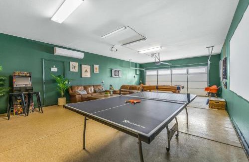 Terra Lago Villa | GAMEROOM, King Beds, Movie Projector, Heated Saltwater Pool, Golf and Games!
