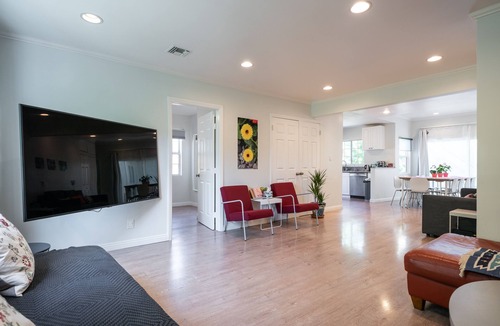 Encino House | Garden Home - Easy access to Tourist Attractions