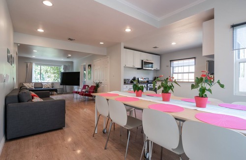 Encino House | Garden Home - Easy access to Tourist Attractions