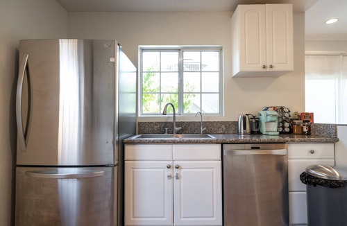 Encino House | Garden Home - Easy access to Tourist Attractions